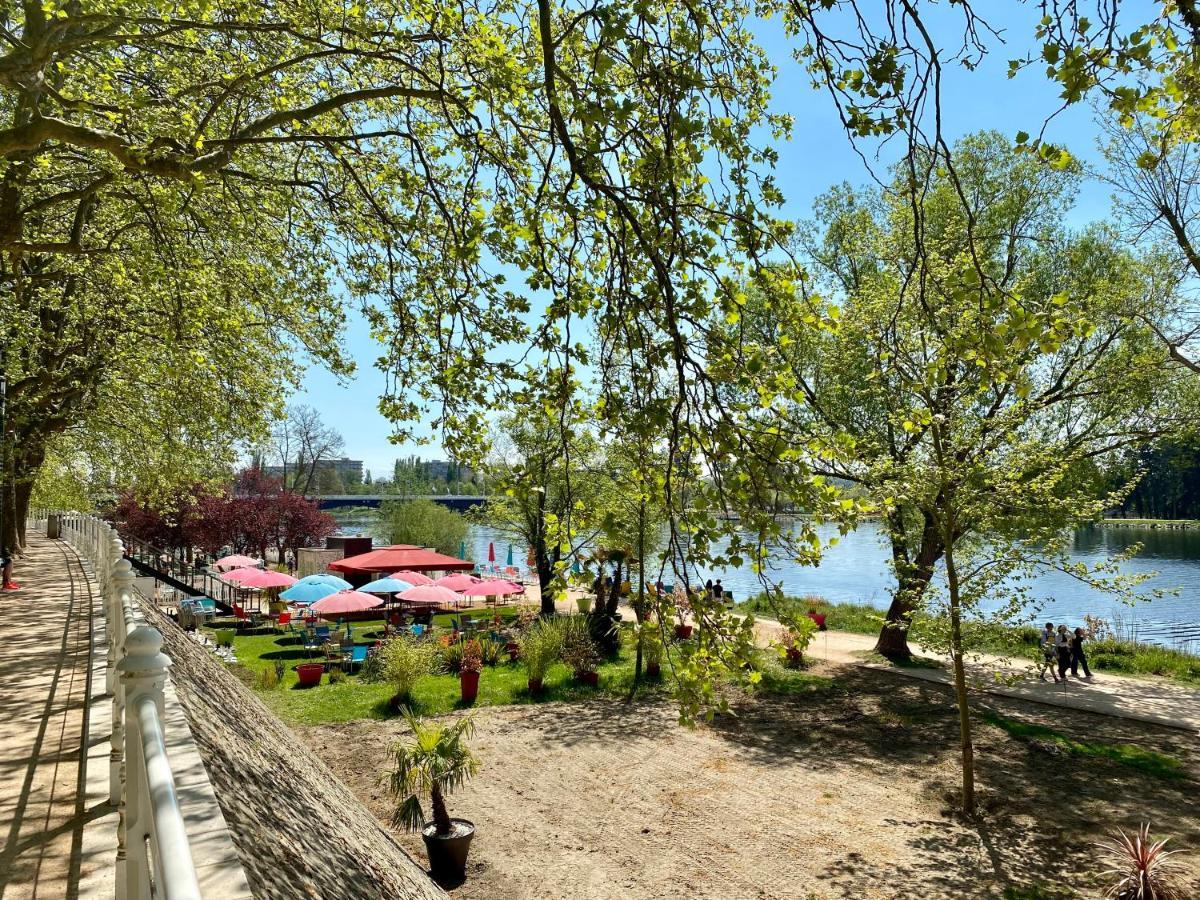 Charmant F1 Avec Terrasse Et Vue Sur Jardin Arbore - Fraicheur Naturelle Du Rez De Jardin - Parking Bellerive-sur-Allier Buitenkant foto